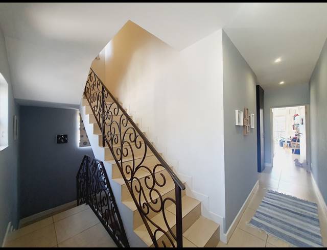 3 BEDROOM APARTMENT FOR SALE IN OAKLANDS